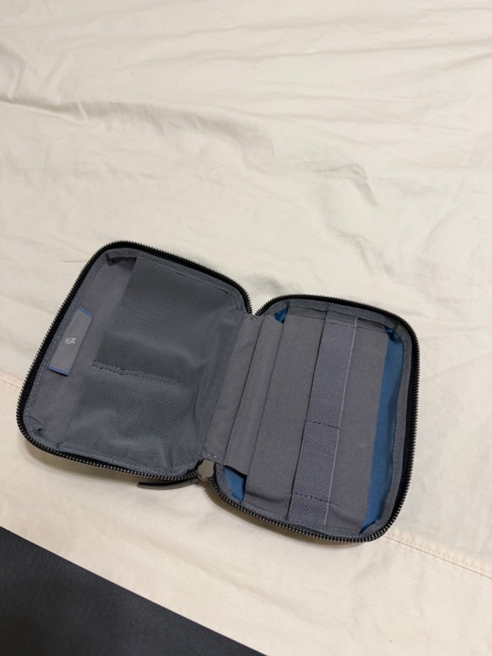 Bellroy Tech Kit Compact Pouch - Picture 2 of 2